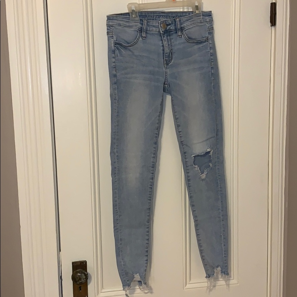 Light blue distressed jegging